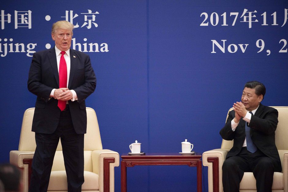 D. Trumpas Kinijoje pasirašė sutarčių už daugiau nei 250 mlrd. JAV dolerių