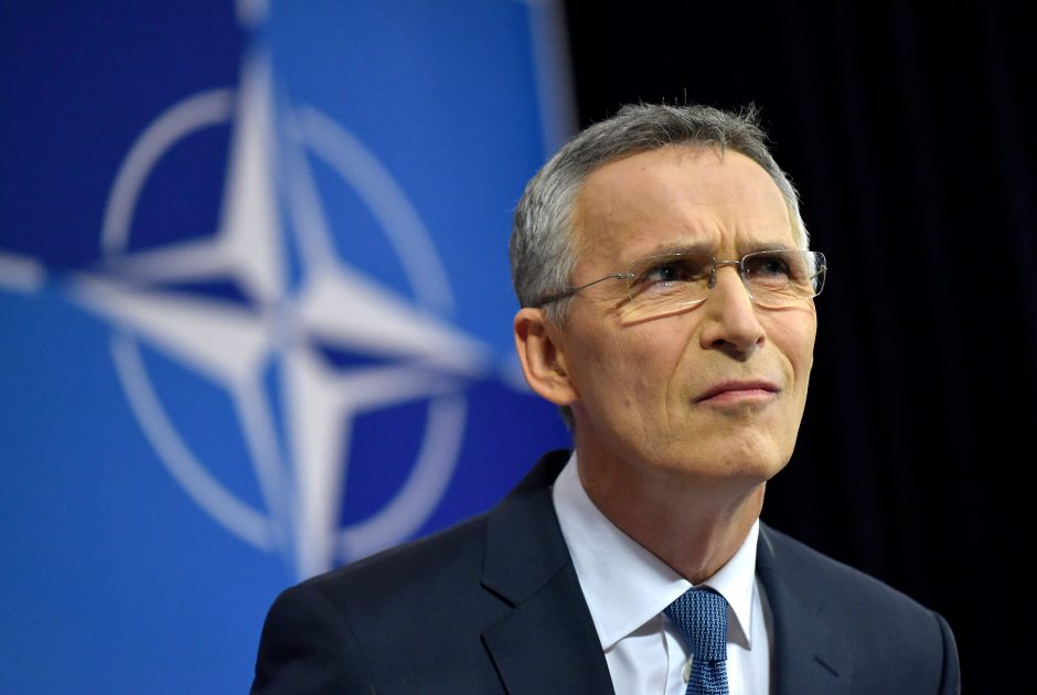 NATO vadovas paragino Makedoniją išspręsti ginčą su Graikija dėl šalies vardo