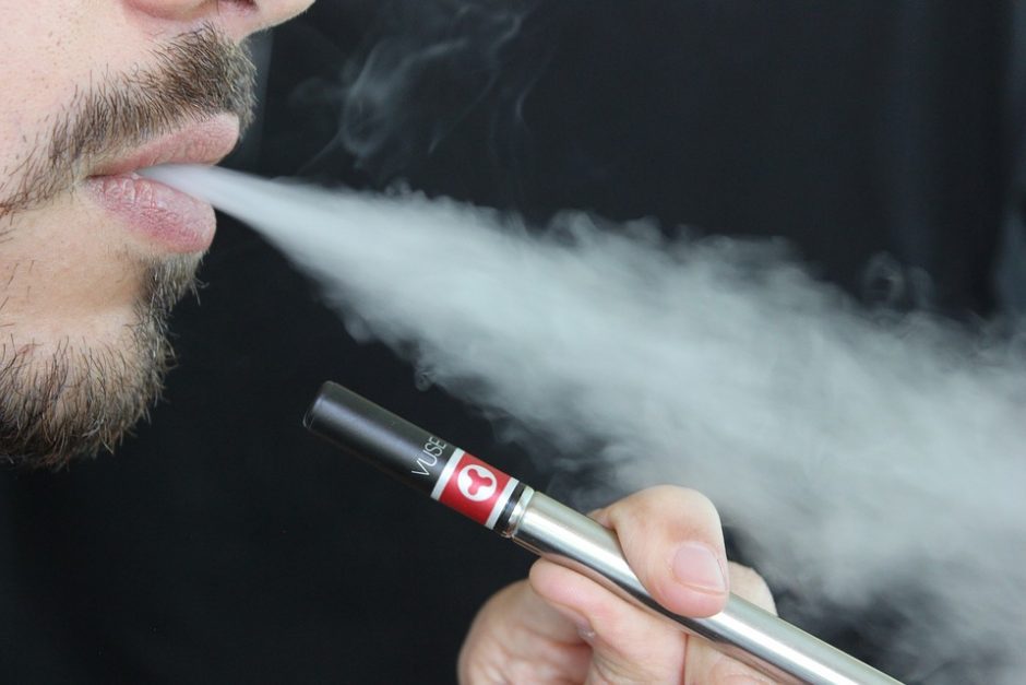 Rūkantiems elektronines cigaretes – niūrios mokslininkų prognozės