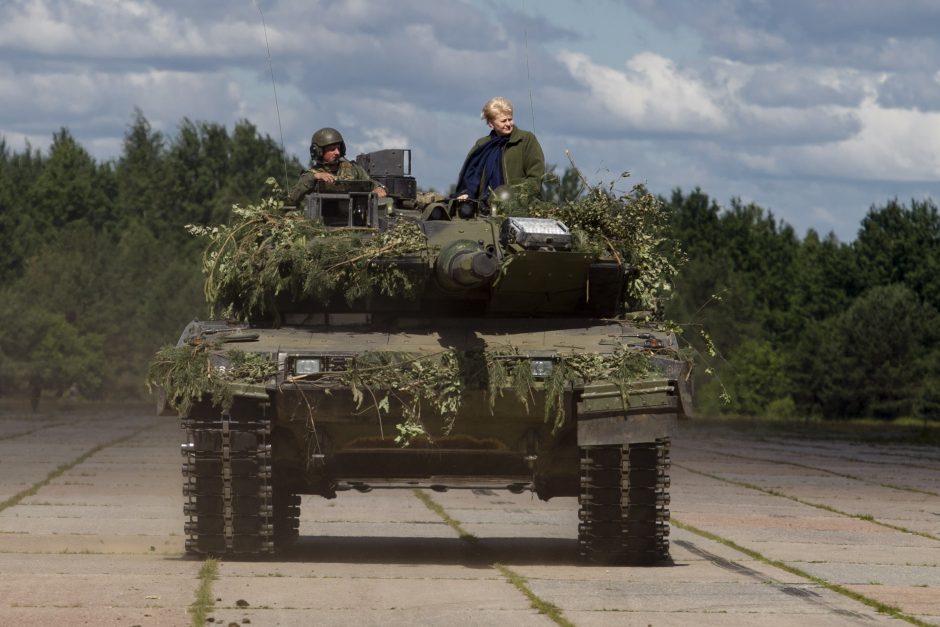 Baltijos šalys konkuruoja tarpusavyje įsigydamos ginkluotę