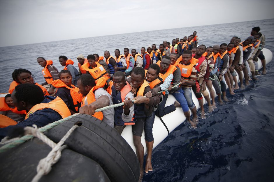 Nuskendus migrantus gabenusiam laivui dingo daugiau nei 100 žmonių
