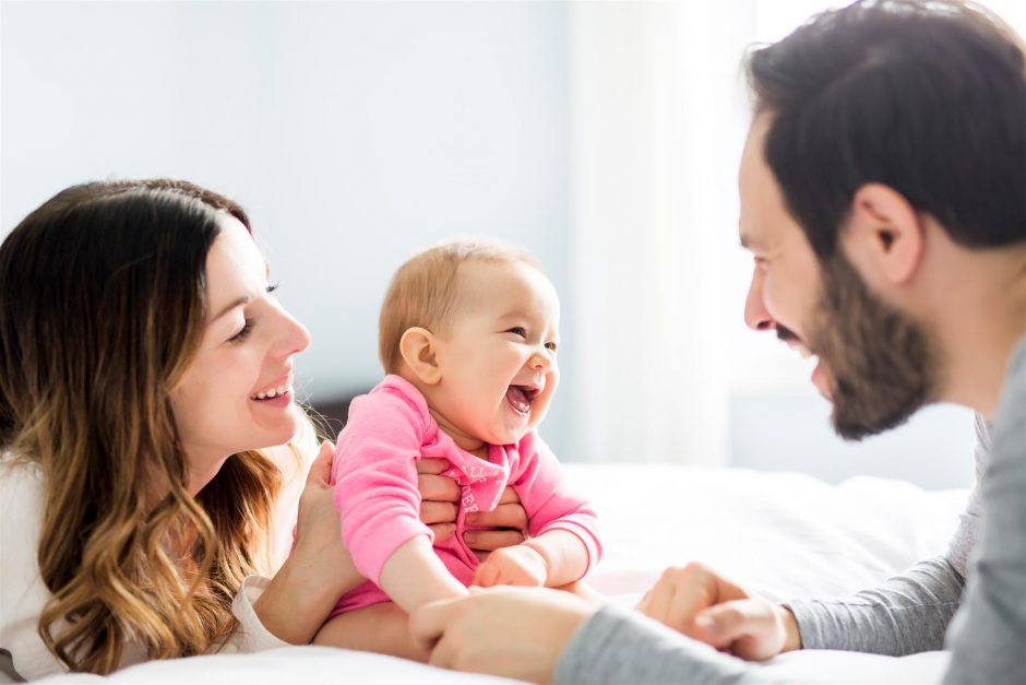 Penki mitai, kuriuos privalo pamiršti naujai „iškepti“ tėvai