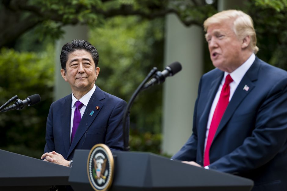 Japonijos premjeras dėl D. Trumpo nominavimo Nobelio taikos premijai nedaugžodžiauja