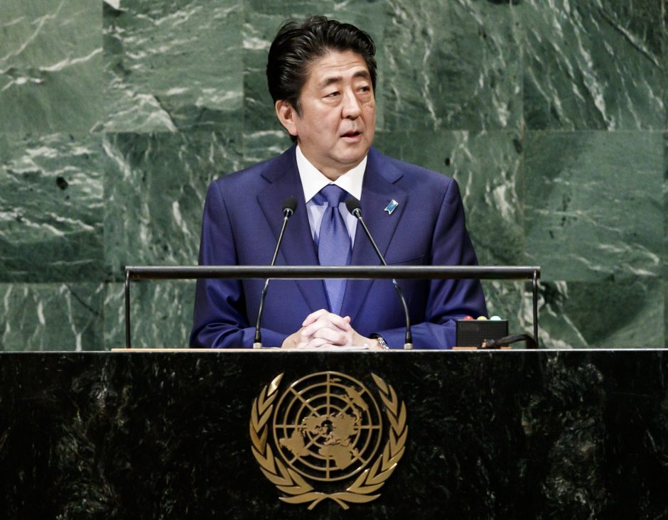 Japonijos premjeras sako norintis susitikti su Kim Jong Unu