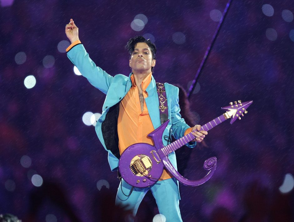 Praėjus trejiems metams po dainininko Prince'o mirties bus išleisti memuarai
