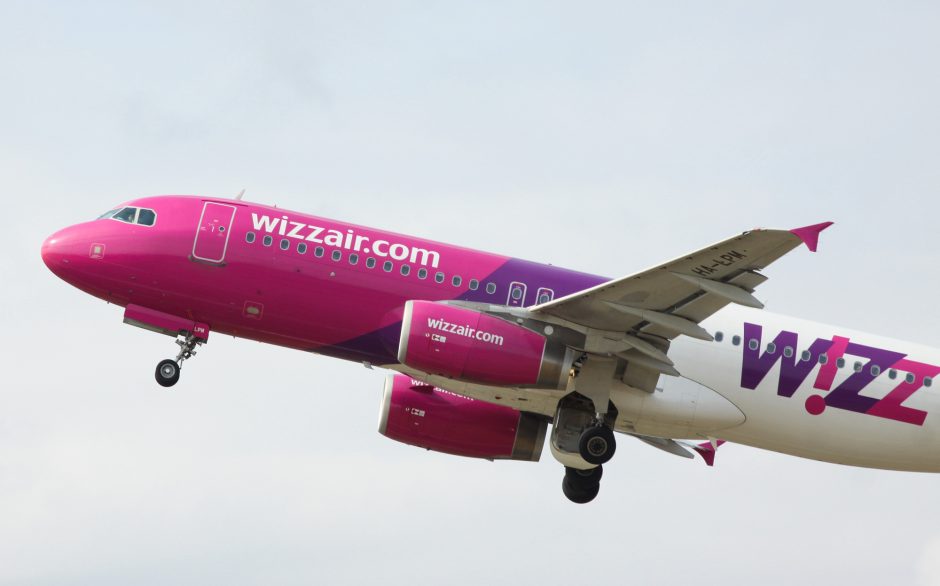 Oficialu: „Wizz Air“ stabdo keliones penkiomis kryptimis
