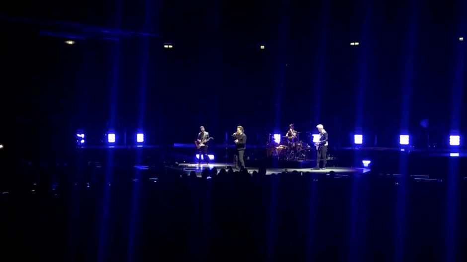 Bono atgavo balsą: grupė U2 tęsia savo pasirodymus