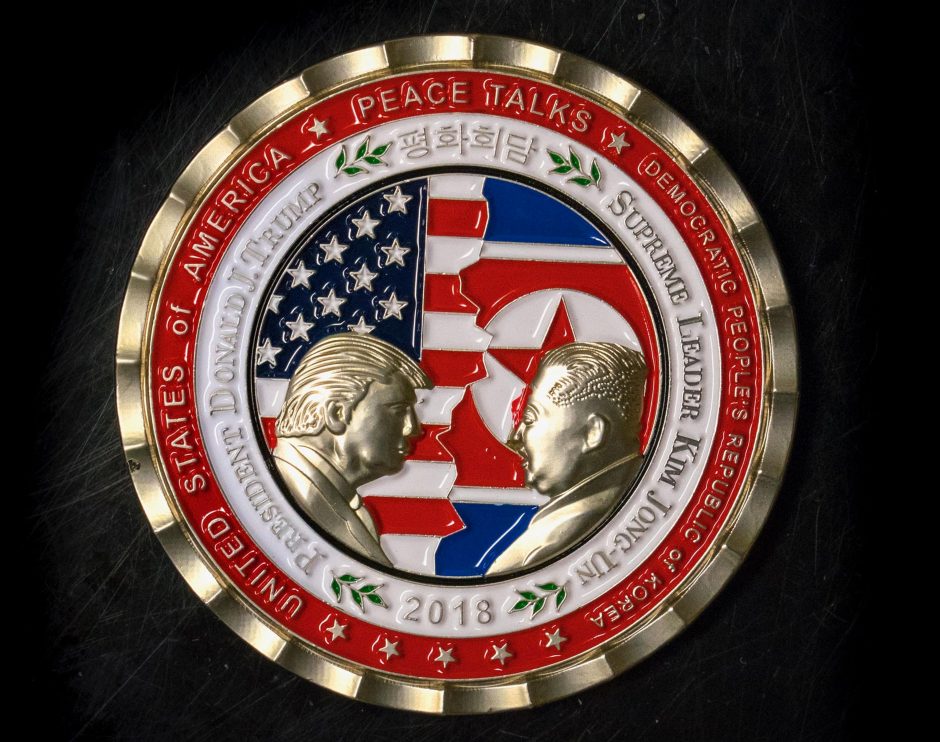 Išleista proginė moneta, skirta suplanuotam D. Trumpo ir Kim Jong Uno susitikimui