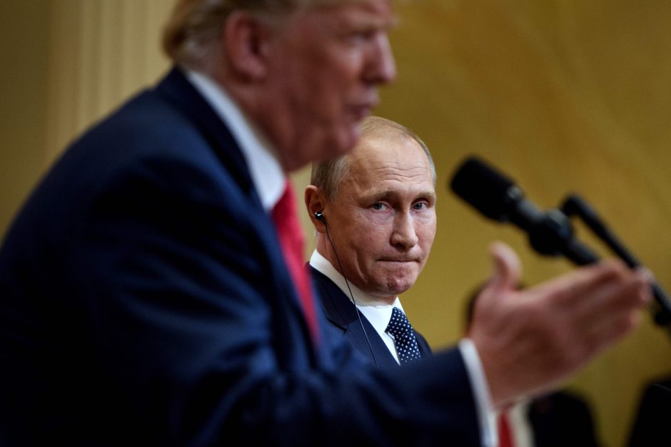 Kremlius apgailestauja dėl D. Trumpo sprendimo atšaukti susitikimą su V. Putinu