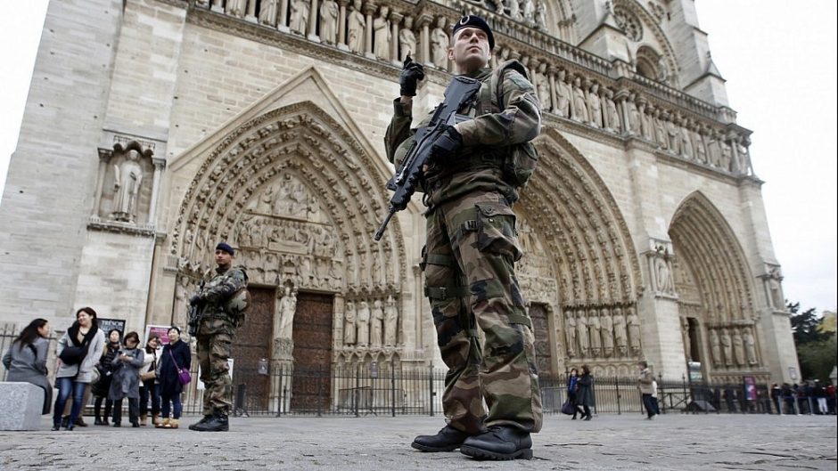 Belgijoje suimti du asmenys, siejami su 2015 metų Paryžiaus išpuoliais