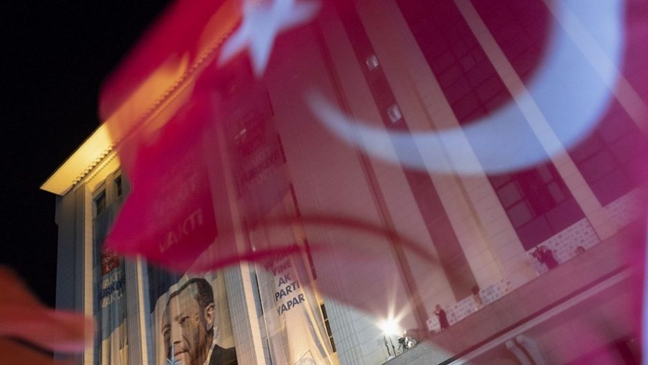 ESBO stebėtojai: rinkimams Turkijoje stigo lygių galimybių