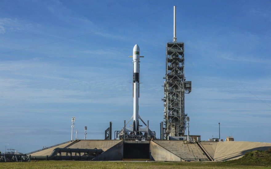 „SpaceX“ atidėjo naujos kartos raketos paleidimą