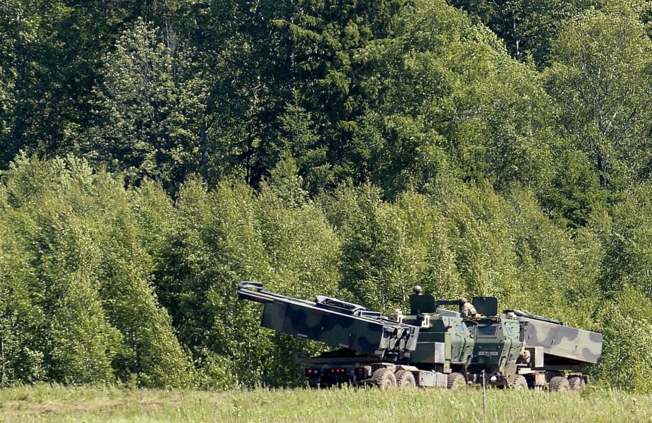 Lenkija modernizuoja pajėgas: iš JAV pirks raketų sistemas