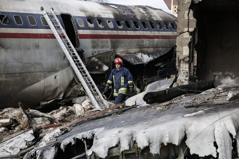 Irane sudužo karinis transporto lėktuvas: žuvo 15 žmonių