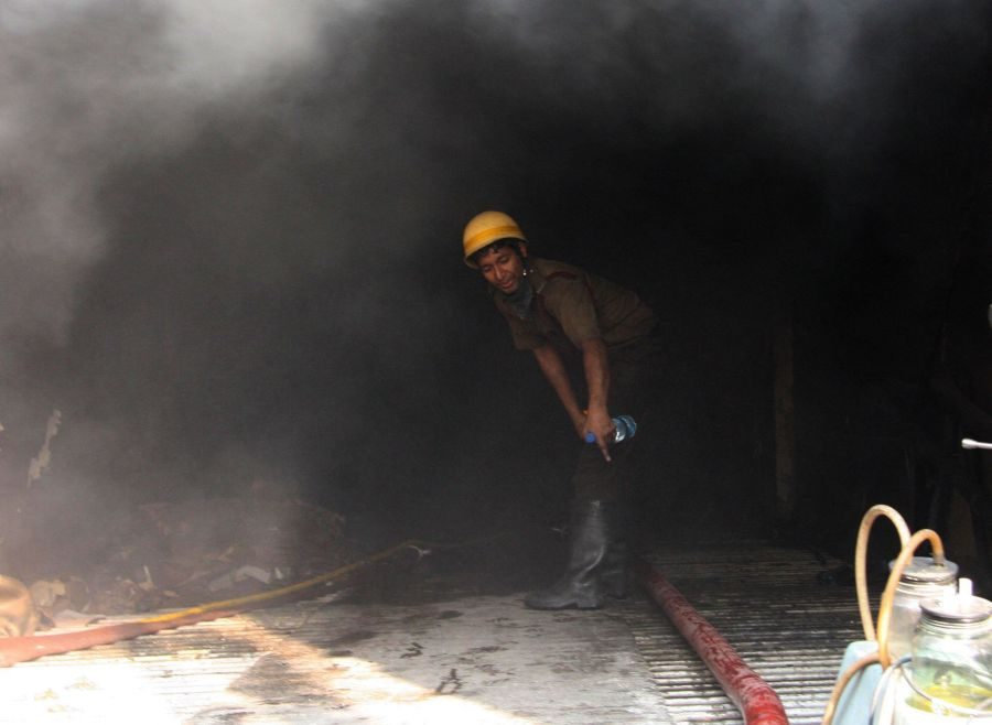 Indijoje per gaisrą pirotechnikos priemonių fabrike žuvo devyni darbininkai