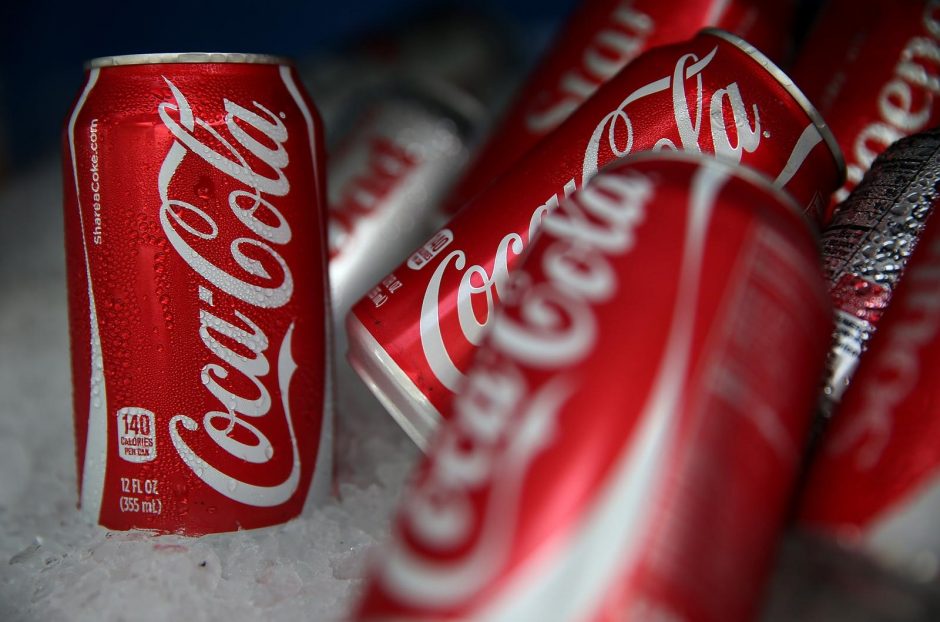 „Coca-Cola“ neatskleidžia, kaip sekasi alkoholinių gėrimų prekyba