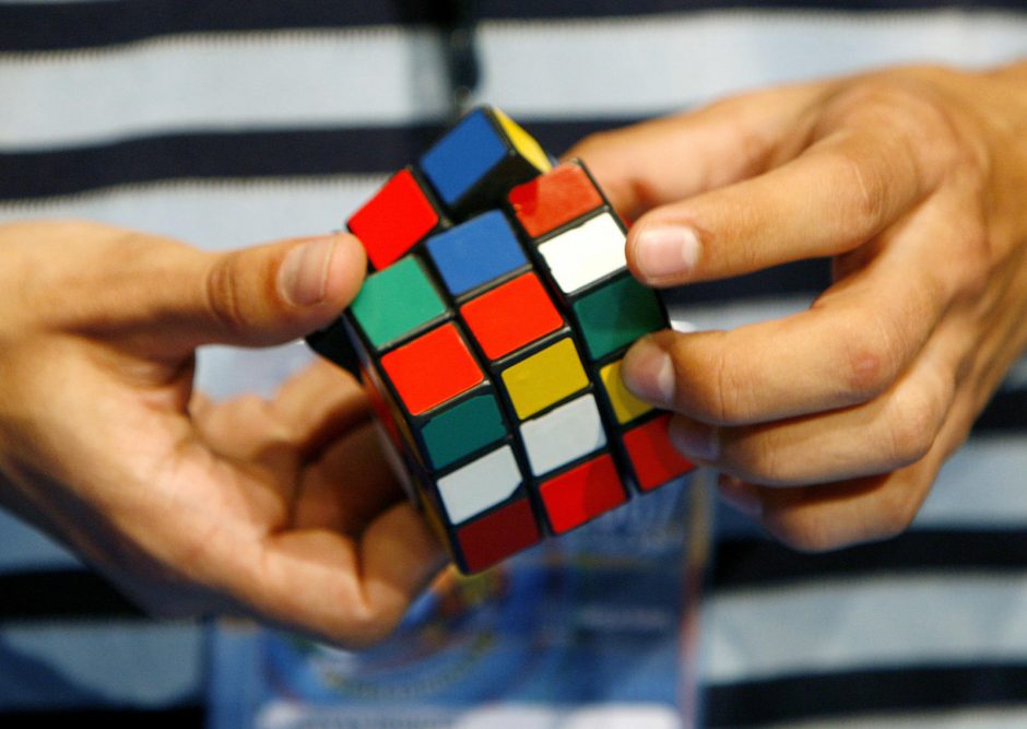 Sukurtas net 1014 elementų Rubiko kubas
