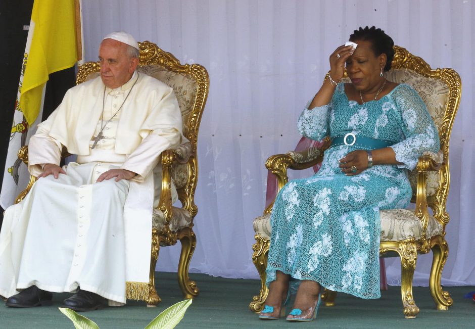 Centrinės Afrikos Respublikos lyderė prašo popiežiaus „atleidimo“
