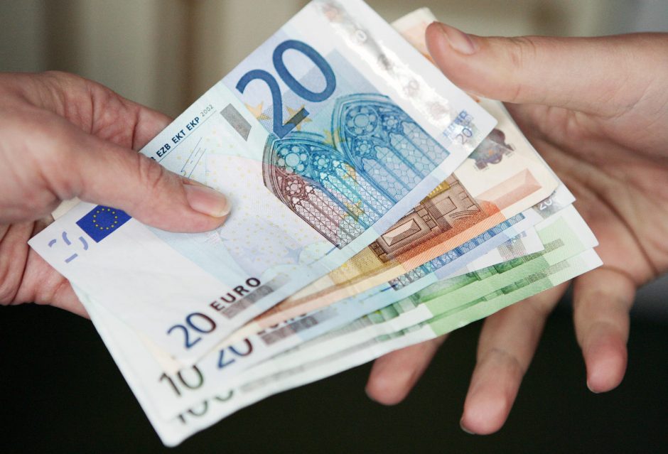 „Darbiečiai“ siūlo minimalią algą didinti iki 437 eurų