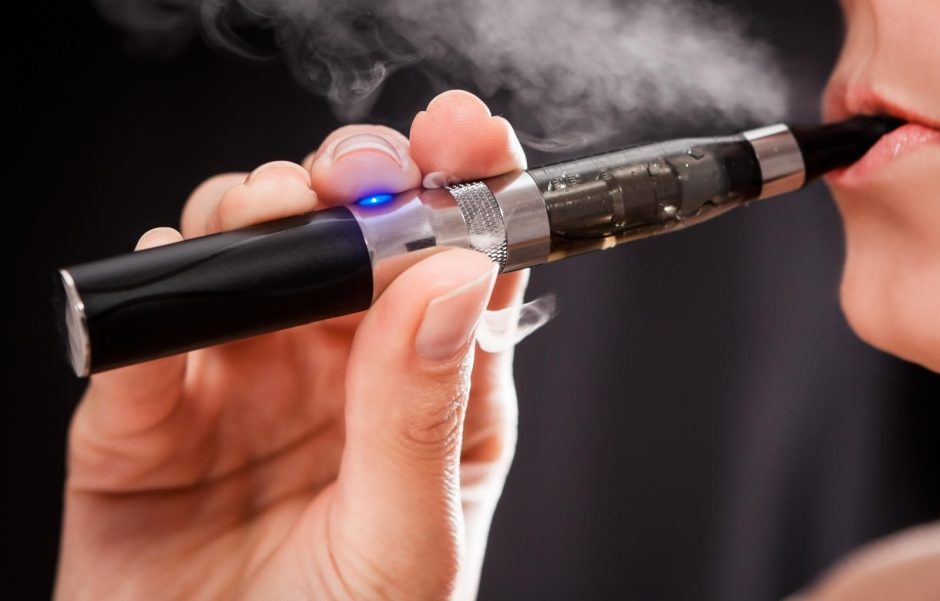 Tyrimas: elektroninėse cigaretėse yra 10 kartų daugiau kancerogenų