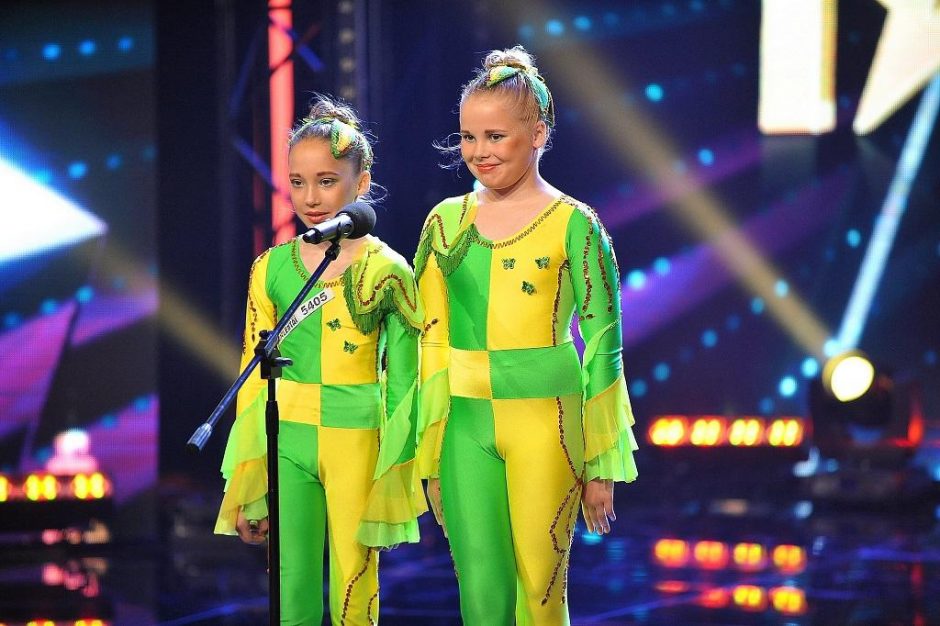 „Lietuvos talentuose“ sužibėjusios dvynės panašios tik savo pomėgiu