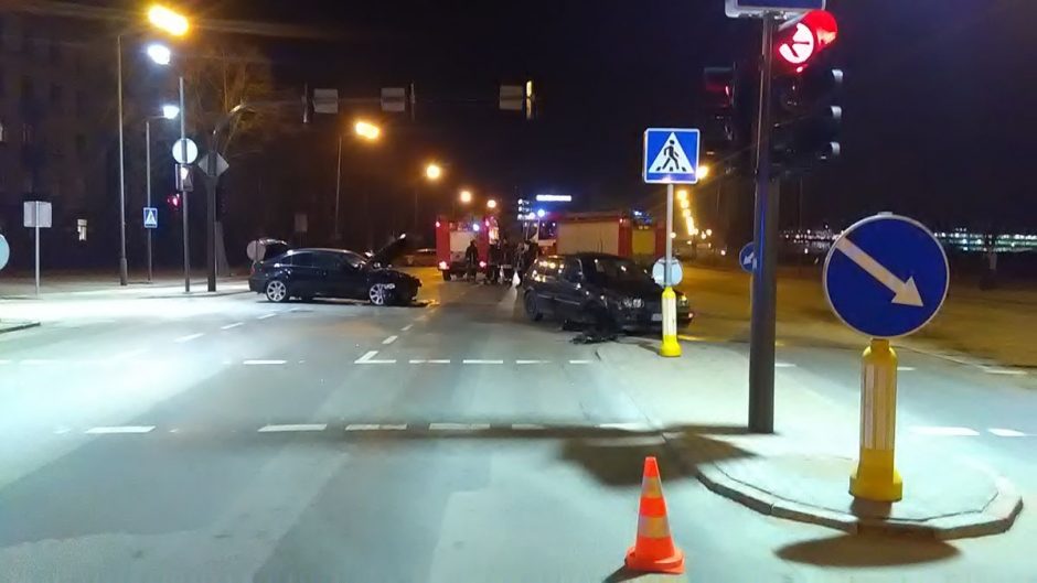 Gal matėte BMW ir „Volkswagen Golf“ avariją miesto centre? (ieškomi liudininkai)