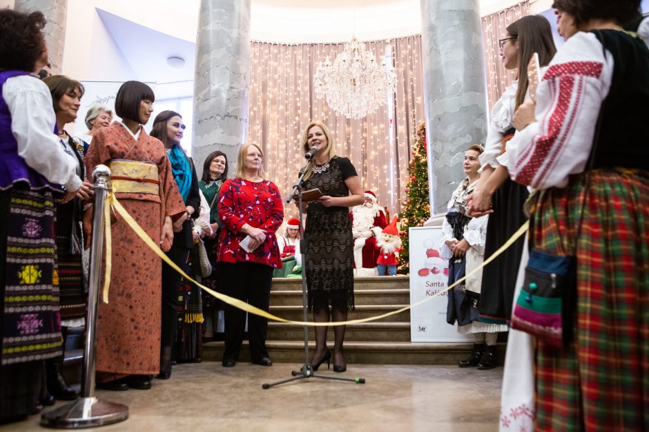 Vilniuje duris atvėrė Tarptautinė Kalėdų labdaros mugė