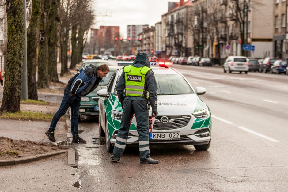 Reidas: „aklųjų“ sankryža kas 15 minučių kertama per draudžiamą šviesoforo signalą