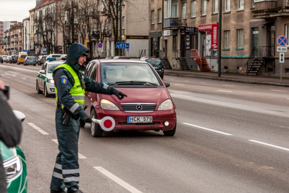 Reidas: „aklųjų“ sankryža kas 15 minučių kertama per draudžiamą šviesoforo signalą