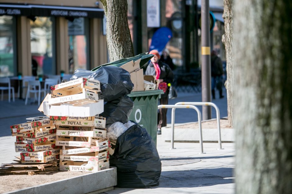 Neatsakingumo viršūnė: po mugės – prišnerkštas naujasis Laisvės alėjos grindinys