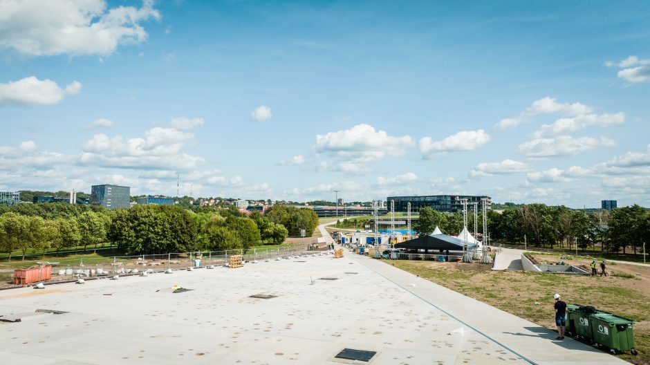 Kaunas ruošiasi Baltijos kelio minėjimui – Nemuno saloje kyla scena