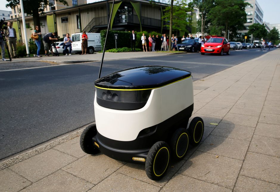 Talino gatvėse bandomi pašto robotai