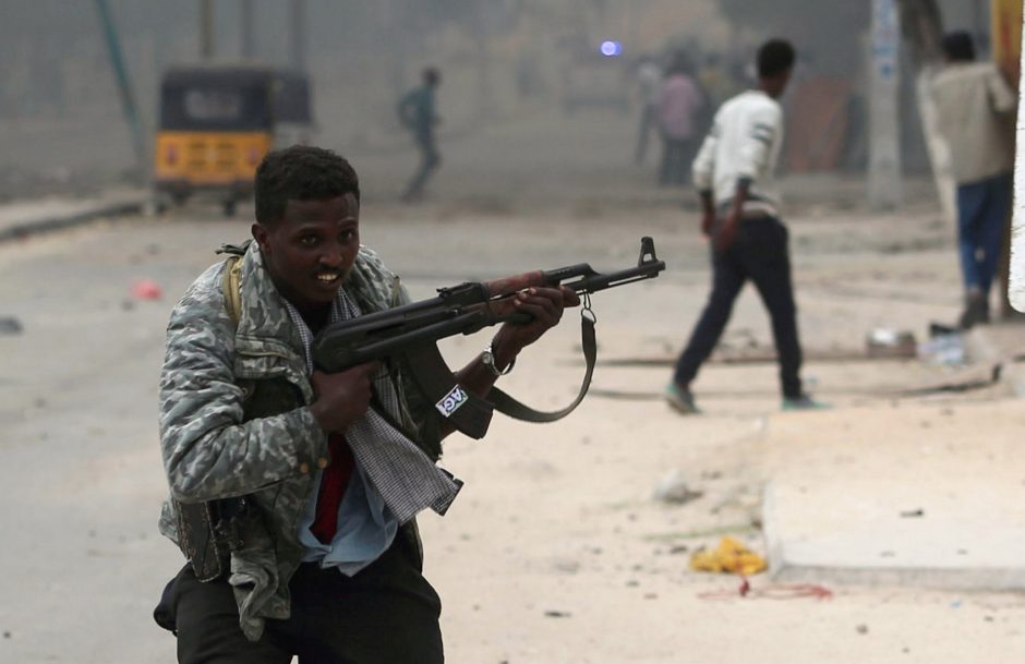 Neramumai Somalyje: šalia oro uosto šaudymai ir sprogimai