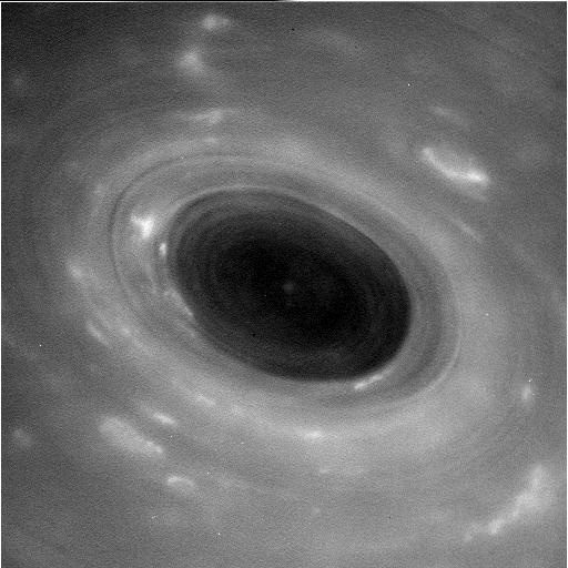 NASA erdvėlaivis sėkmingai pranėrė tarp Saturno žiedų