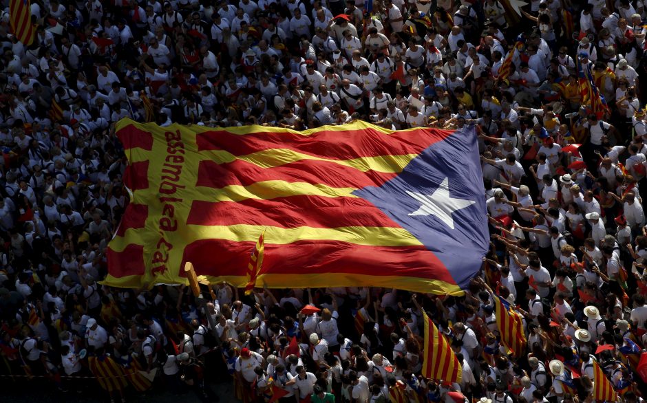 Tūkstančiai katalonų išėjo į gatves reikalauti nepriklausomybės