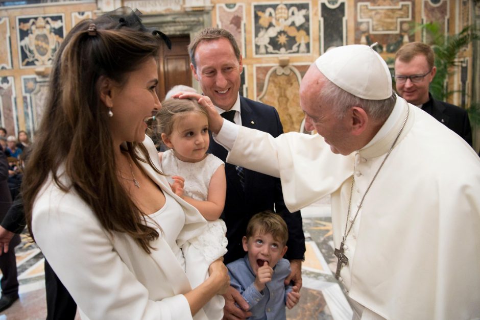 Popiežius: seksualinis smurtas internete žaloja vaikus