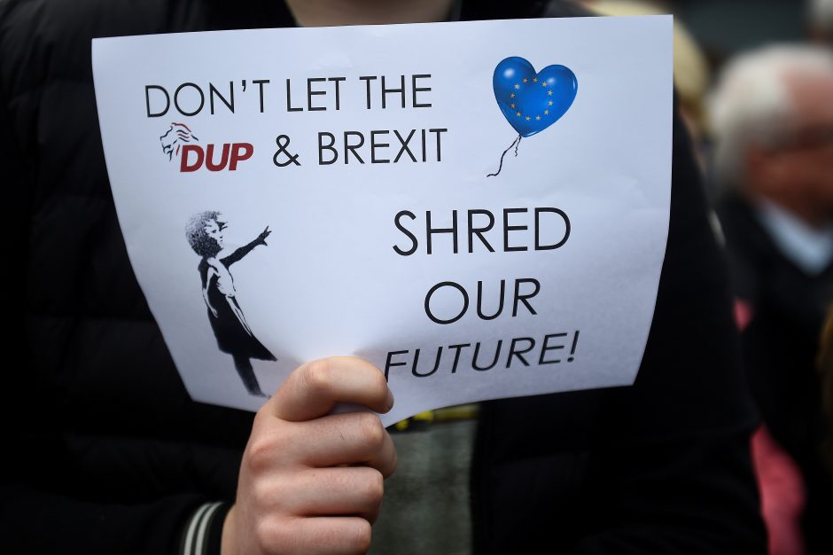 Londono gatves užkimšę demonstrantai reikalavo naujo balsavimo dėl „Brexit“