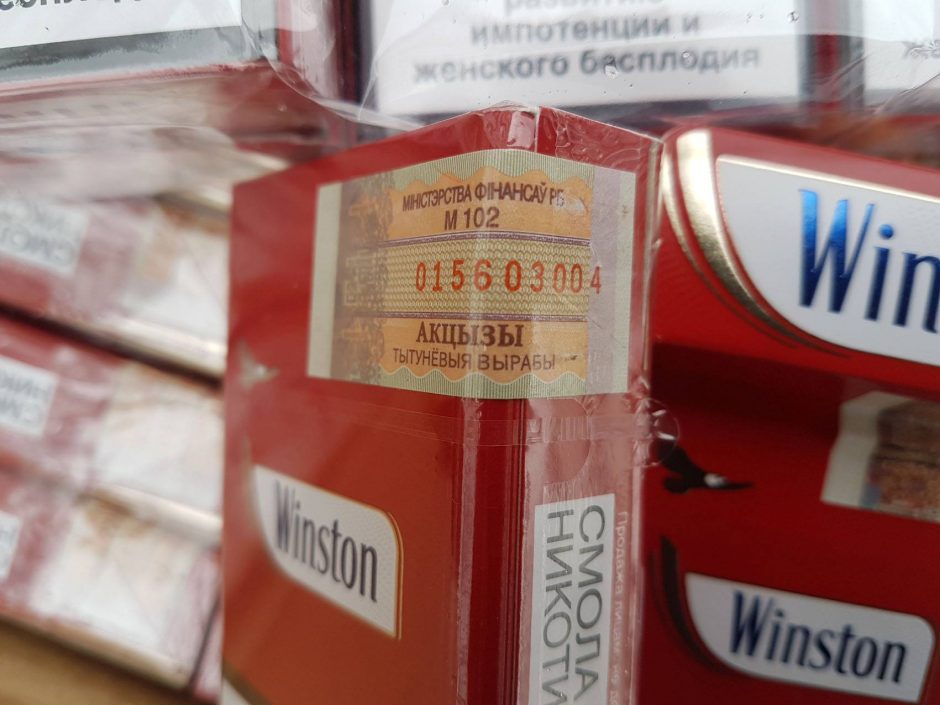 Beveik 2 mln. vertės cigarečių kontrabandos estas net nebandė maskuoti