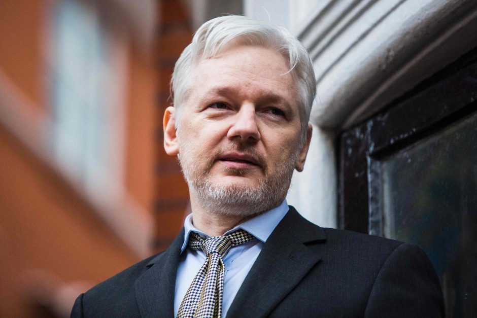„WikiLeaks“ įkūrėjui bus grąžinta galimybė komunikuoti su išorės pasauliu  