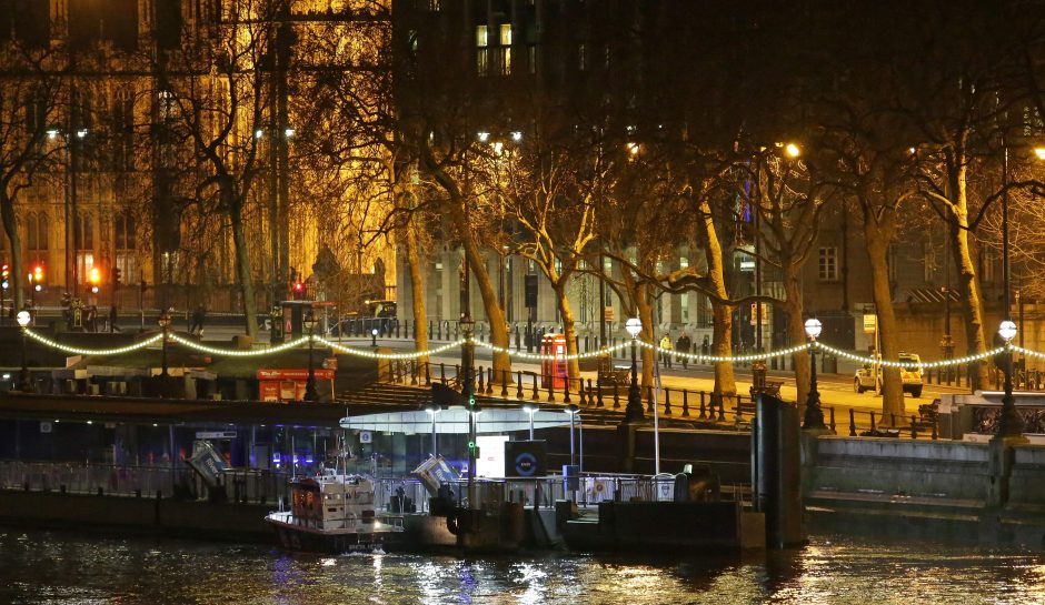 Londone iš Temzės upės pašalinta karo laikų bomba