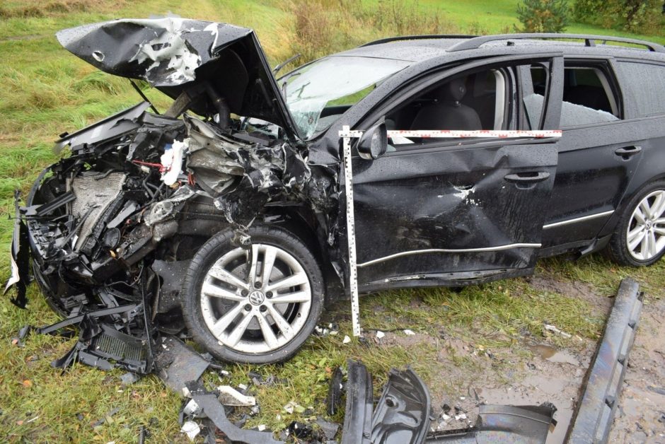 Per BMW sukeltą avariją nukentėjo penki žmonės