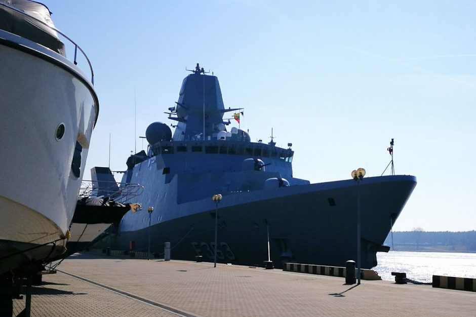 Į Klaipėdą atplaukė Danijos karinis laivas