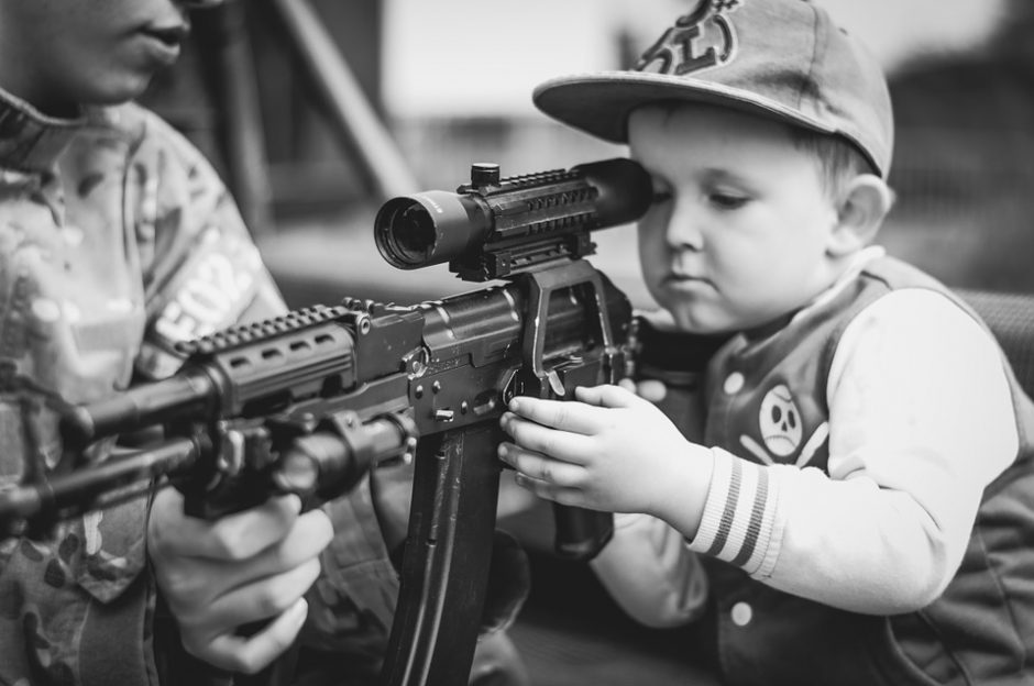 Emocinis pasaulis: berniukams ugdomas kario mentalitetas? 