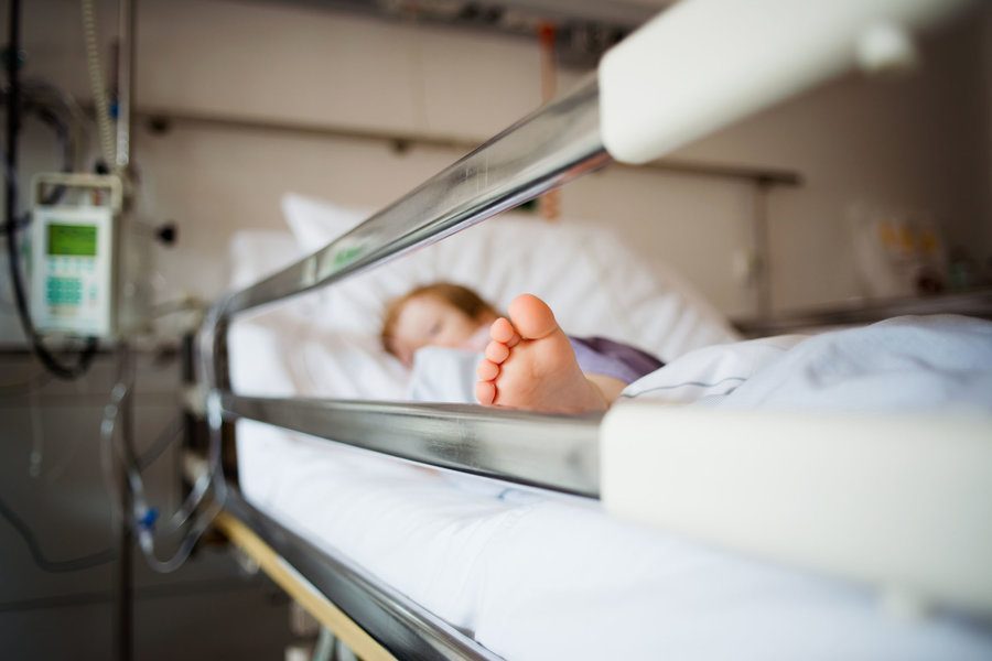 Ligoninėje gydomas namuose iš antro aukšto nukritęs vaikas