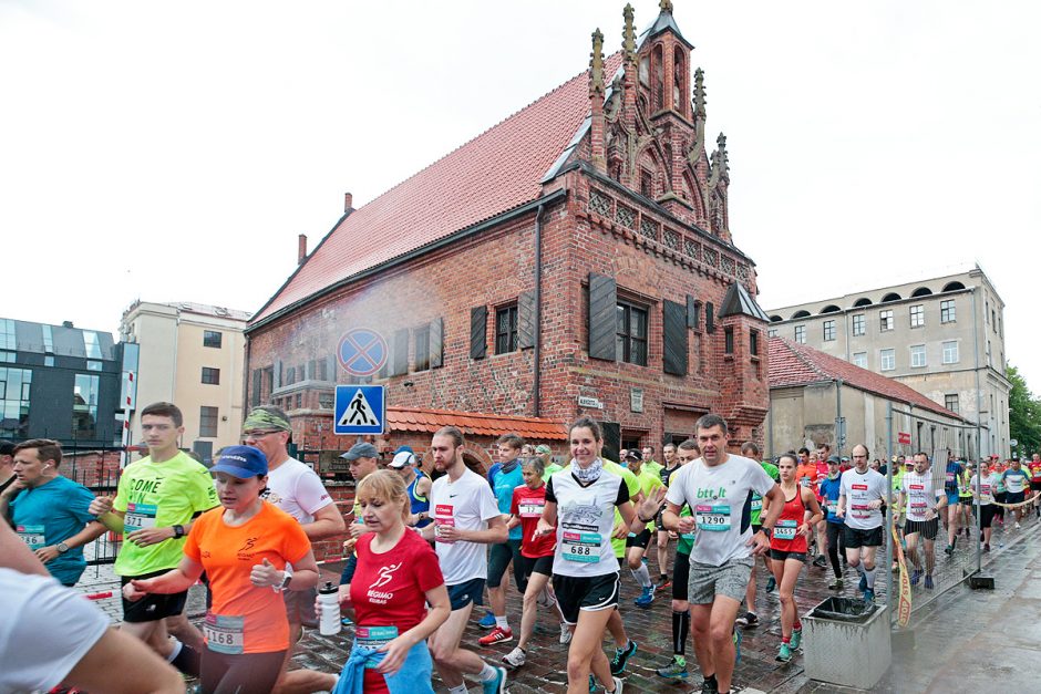 Ambicingi bėgikai pakartojo „Lituanicos“ skrydį