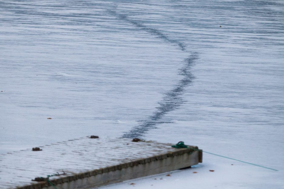 Marijampolės savivaldybėje išgelbėti du į ežerą įlūžę vyrai