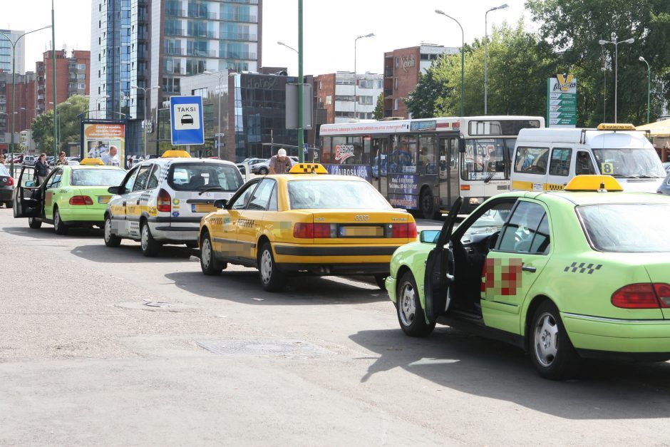 Uostamiesčio taksi vairuotojui – kaltinimai telefono vagyste