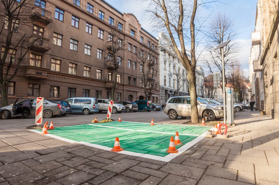 Kauno centre įprastiems automobiliams – mažiau stovėjimo vietų