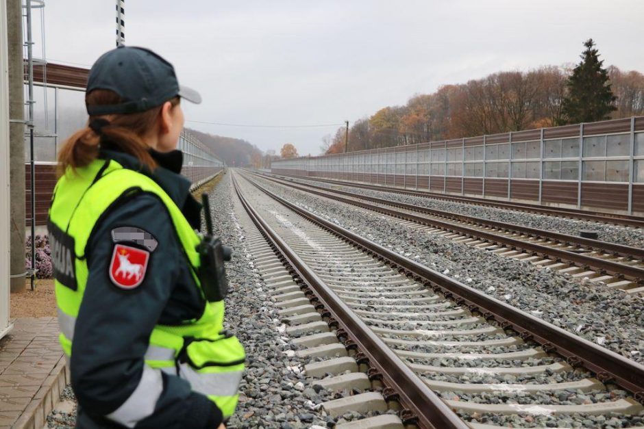 Nelaimė Vilkaviškio rajone: susidūrė traukinys ir girto vairuotojo „Audi“