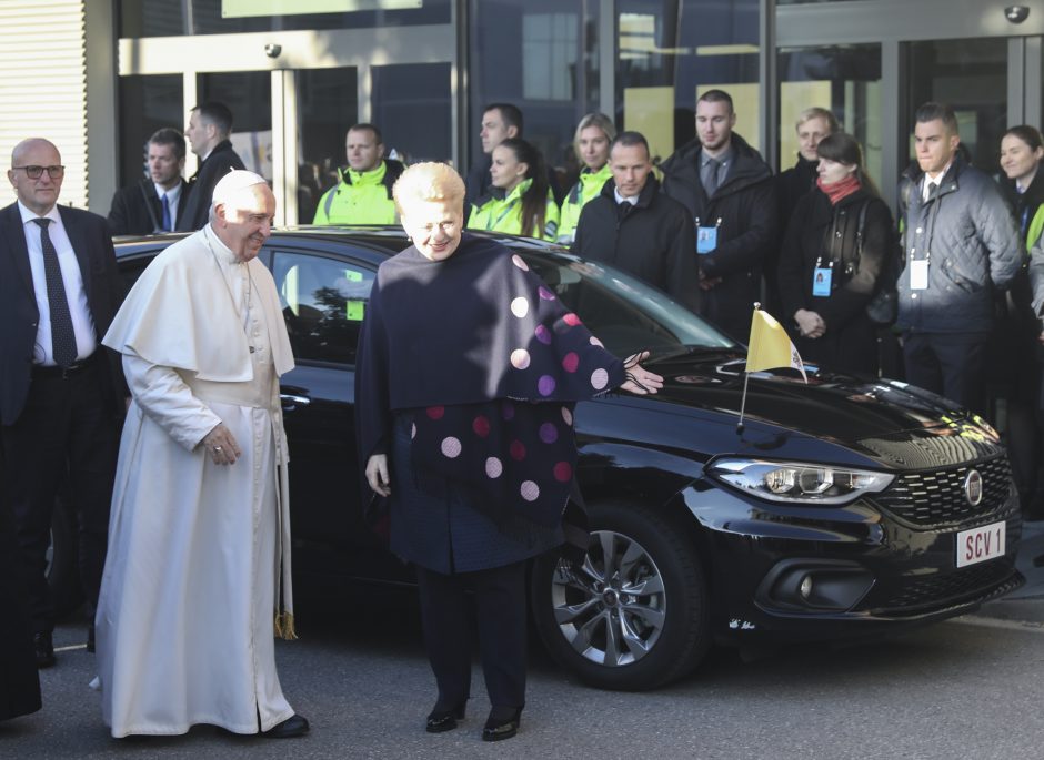 Popiežius Pranciškus atsisveikino su Lietuva